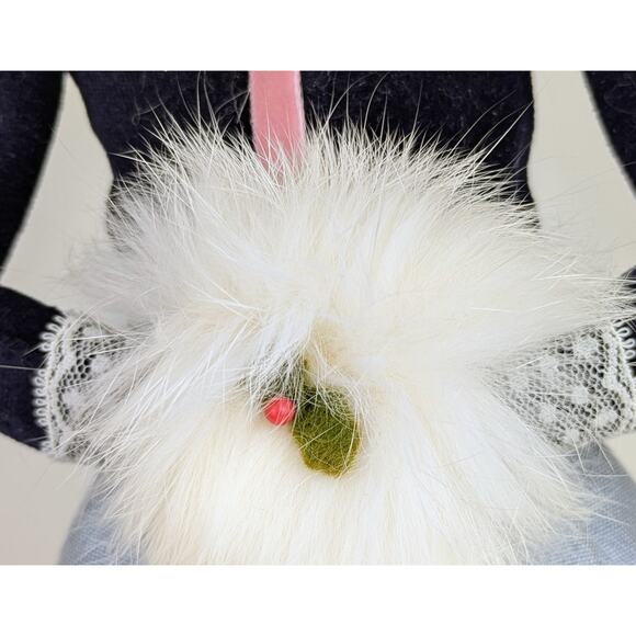 Byers' Choice Caroler Vintage 1987 Woman Gray Skirt White Muff Lace Collar Cuffs - Picture 4 of 8